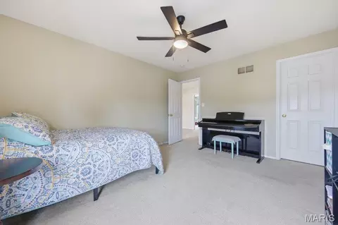 Bedroom - 985 Rolling Thunder Dr, O'fallon, MO 63368 photo 4 of 7
