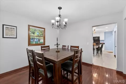 Dining - 125 Roosevelt Dr, Waterloo, IL 62298 photo 2 of 3