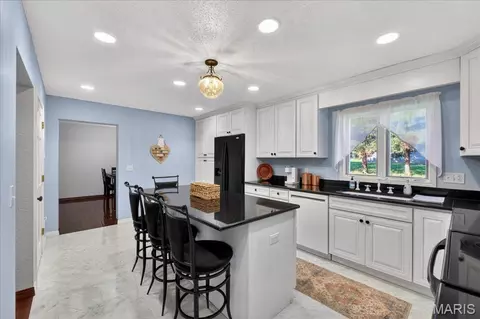 Kitchen - 125 Roosevelt Dr, Waterloo, IL 62298 photo 2 of 3