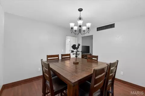 Dining - 125 Roosevelt Dr, Waterloo, IL 62298 photo 3 of 3