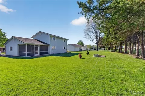 Exterior - 125 Roosevelt Dr, Waterloo, IL 62298 photo 8 of 10