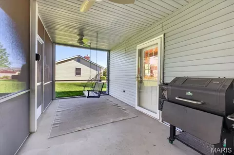 Exterior - 125 Roosevelt Dr, Waterloo, IL 62298 photo 5 of 10