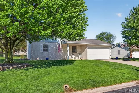 Exterior - 125 Roosevelt Dr, Waterloo, IL 62298 photo 3 of 10