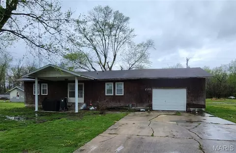 220 S Marion St, Centralia, IL 62801