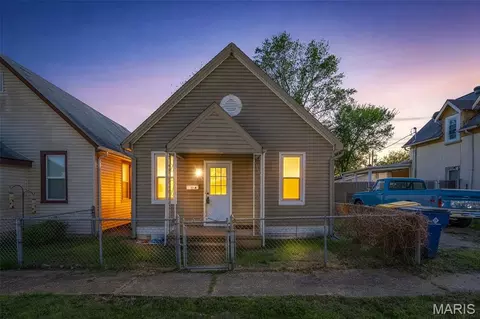 129 E Pratt St, De Soto, MO 63020