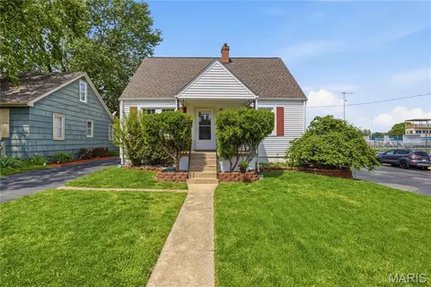 617 Lindenwood Ave, Saint Charles, MO 63301