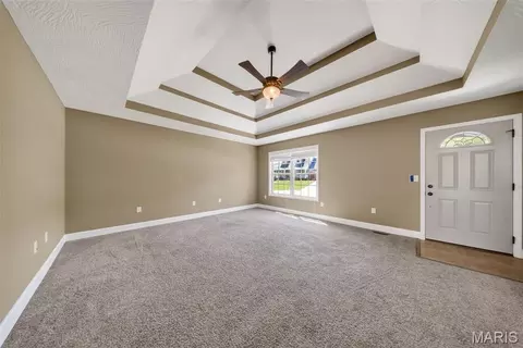 Living - 20164 Helios Ln, Saint Robert, MO 65584 photo 2 of 4