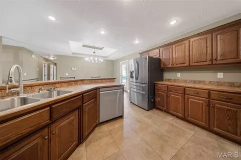 Kitchen - 20164 Helios Ln, Saint Robert, MO 65584 photo 2 of 2