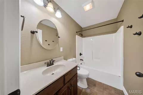Bath - 20164 Helios Ln, Saint Robert, MO 65584 photo 4 of 6