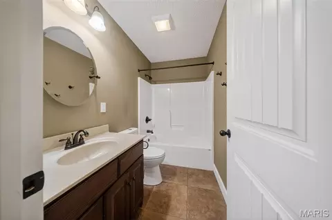 Bath - 20164 Helios Ln, Saint Robert, MO 65584 photo 3 of 6