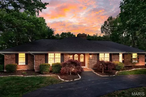 13021 Saller Dr, Sunset Hills, MO 63127