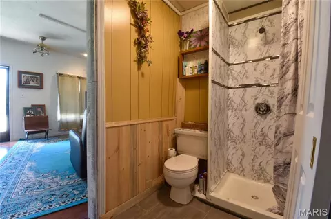 Bath - 418 Elm St, Gillespie, IL 62033 photo 2 of 2