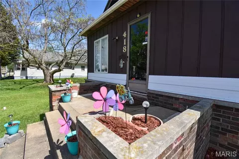 Exterior - 418 Elm St, Gillespie, IL 62033 photo 2 of 4