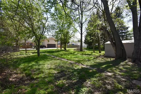 Exterior - 418 Elm St, Gillespie, IL 62033 photo 1 of 4