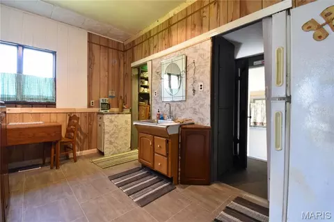 Entry Way - 418 Elm St, Gillespie, IL 62033 photo 2 of 2