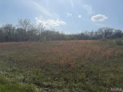 21 Spring House Ln, Troy, MO 63379