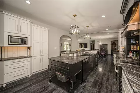 Kitchen - 604 Glyn Cagny Rd, Ballwin, MO 63021 photo 4 of 9