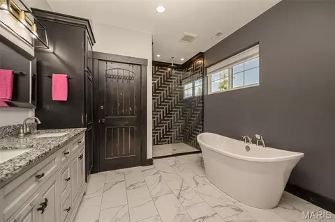 Bath - 604 Glyn Cagny Rd, Ballwin, MO 63021 photo 6 of 8