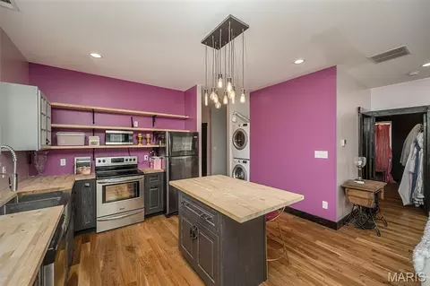 Kitchen - 604 Glyn Cagny Rd, Ballwin, MO 63021 photo 8 of 9