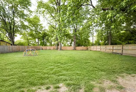 Exterior - 703 E State St, O'fallon, IL 62269 photo 3 of 3