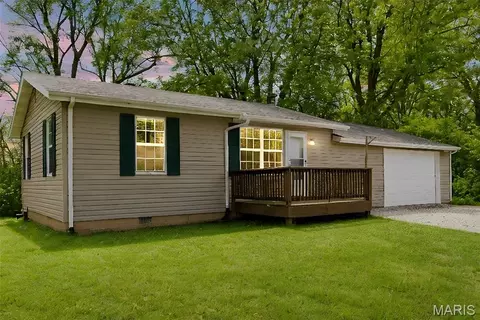 Exterior - 703 E State St, O'fallon, IL 62269 photo 2 of 3