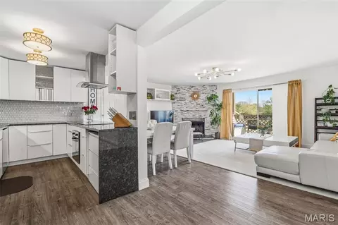 1217 Mangrove Ln #5, Saint Louis, MO 63125