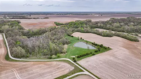 33007 Kane Rd, Medora, IL 62063