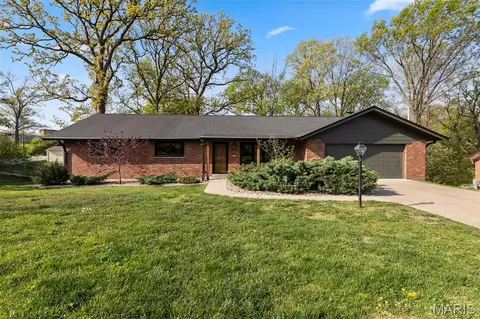 11116 Pam Ln, Saint Louis, MO 63146