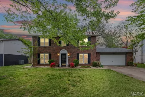 202 Debra Dr, Fairview Heights, IL 62208