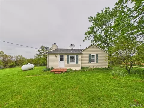 310 Boone Creek Ln, Sullivan, MO 63080