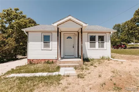 308 W 5th St, Dixon, MO 65459