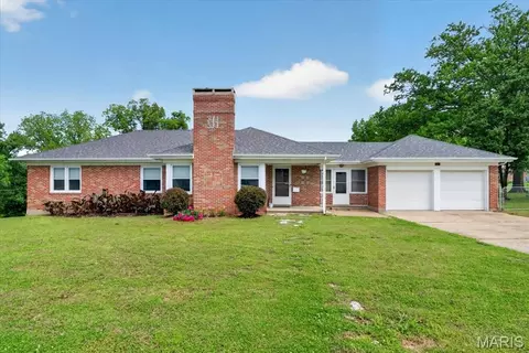 1311 E 3rd St, Washington, MO 63090