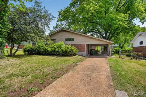 9946 Lanier Dr, Saint Louis, MO 63136