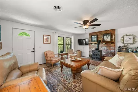 Living - 8075 Glenn Dr, Barnhart, MO 63012 photo 2 of 2