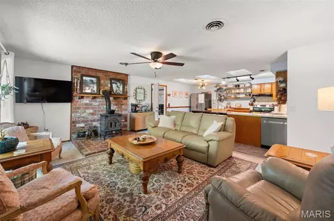 Living - 8075 Glenn Dr, Barnhart, MO 63012 photo 1 of 2