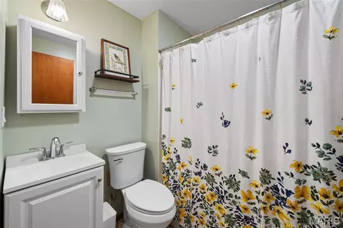 Bath - 8075 Glenn Dr, Barnhart, MO 63012 photo 3 of 3