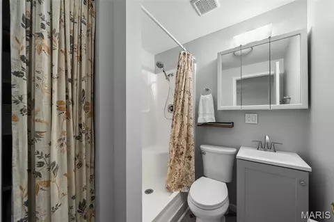 Bath - 8075 Glenn Dr, Barnhart, MO 63012 photo 2 of 3