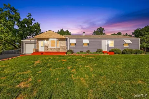 5267 Milburn Rd, Saint Louis, MO 63129