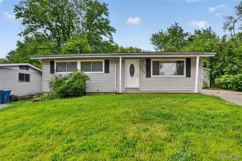 10253 Green Valley Dr, Saint Louis, MO 63136