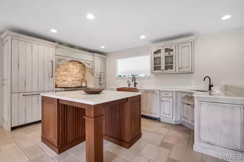 Kitchen - 11069 State Highway Oo, Wright City, MO 63390 photo 2 of 5