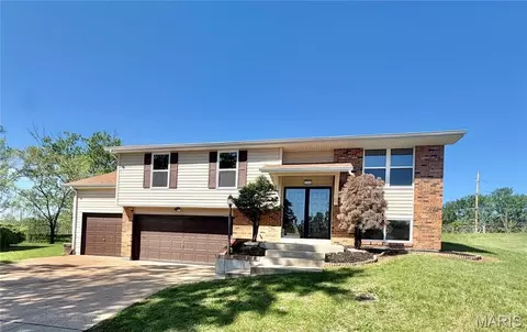 344 Saddle Back Dr, Saint Louis, MO 63129