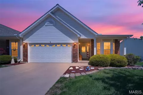 34 Green Park Ln #32B, O'fallon, MO 63366