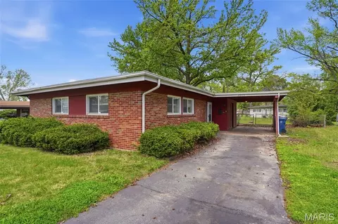 8513 Midwood Ave, Berkeley, MO 63134