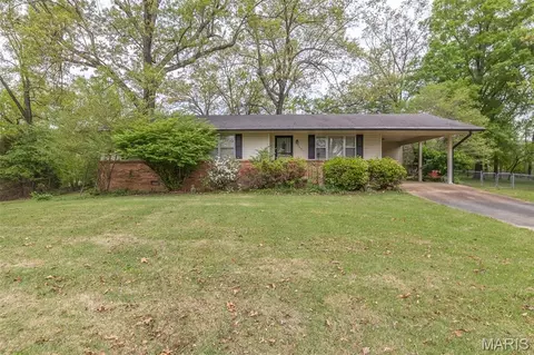 2601 Holly Hills Dr, Poplar Bluff, MO 63901