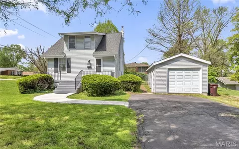 3203 Chaucer Ave, Saint Ann, MO 63074