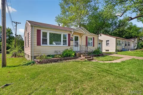 1124 Grenshaw Dr, Saint Louis, MO 63137