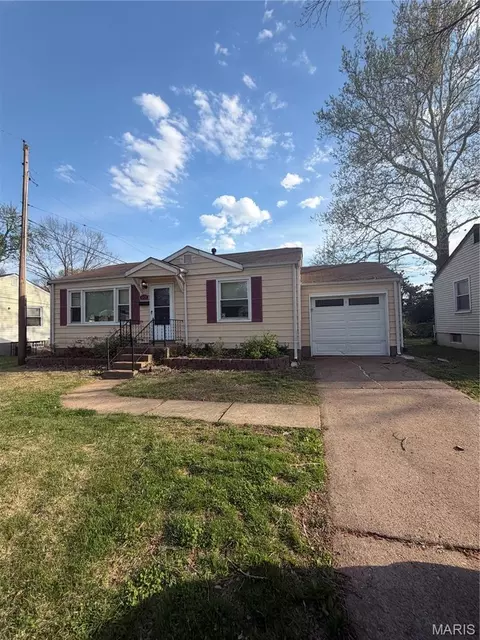 1124 Grenshaw Dr, Saint Louis, MO 63137