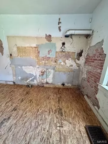 Entry Way - 421 E A St, Belleville, IL 62220 photo 3 of 4