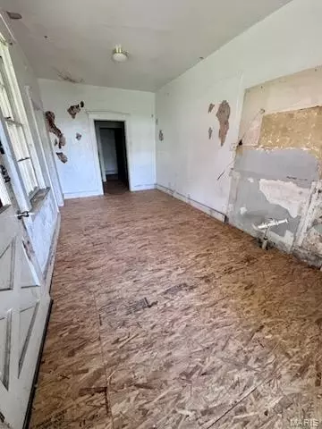 Entry Way - 421 E A St, Belleville, IL 62220 photo 2 of 4