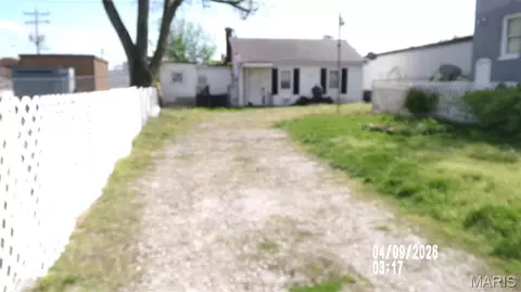 8 E C St, Belleville, IL 62220 photo 2